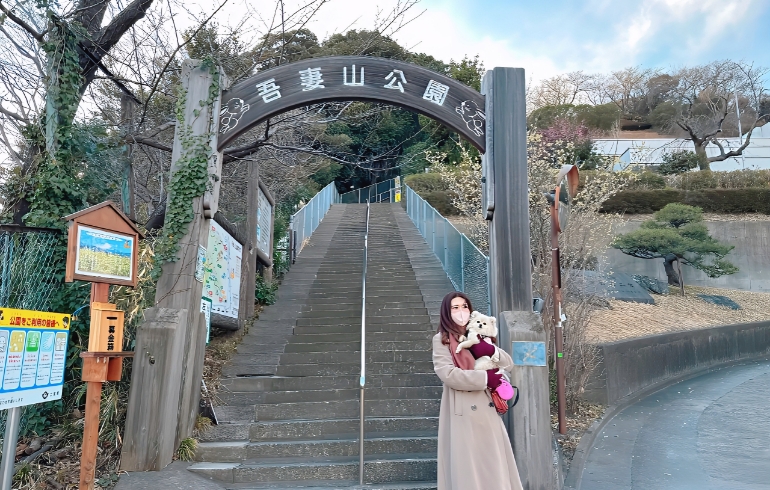 吾妻山公園の入口（階段）