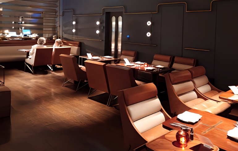 店内ラウンジ1