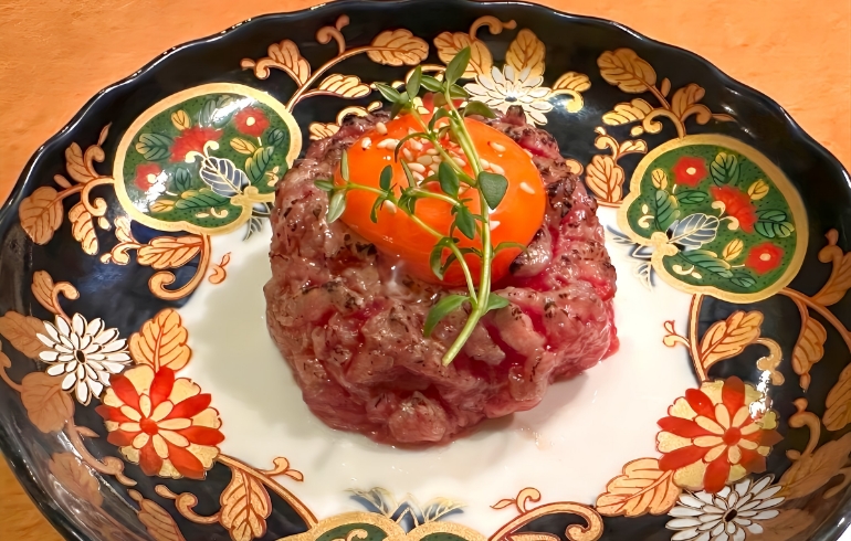 炙りユッケ