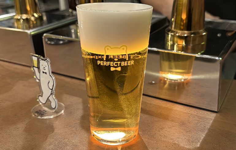 クラフトビール（透き通る黄金色）