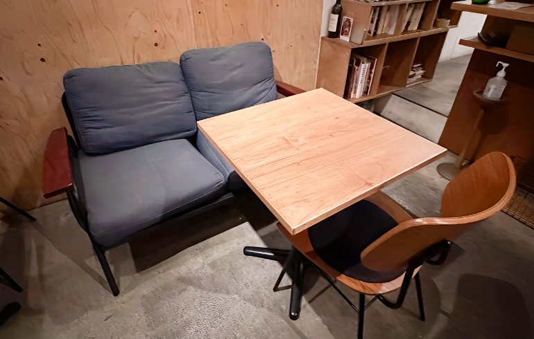 店内3（ソファー席）