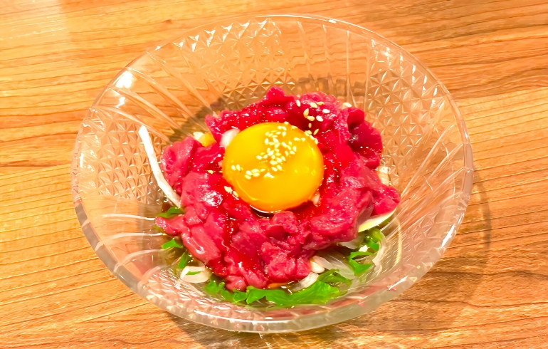 馬肉ユッケ2