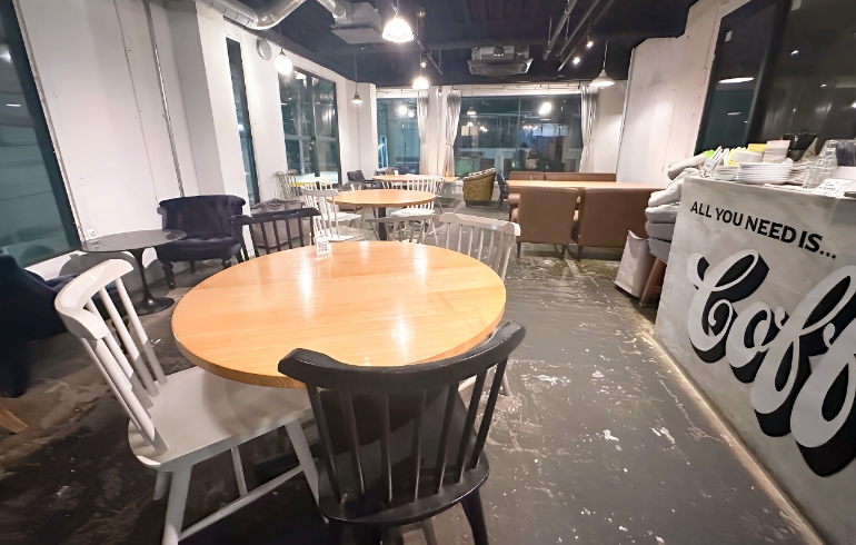 店内8