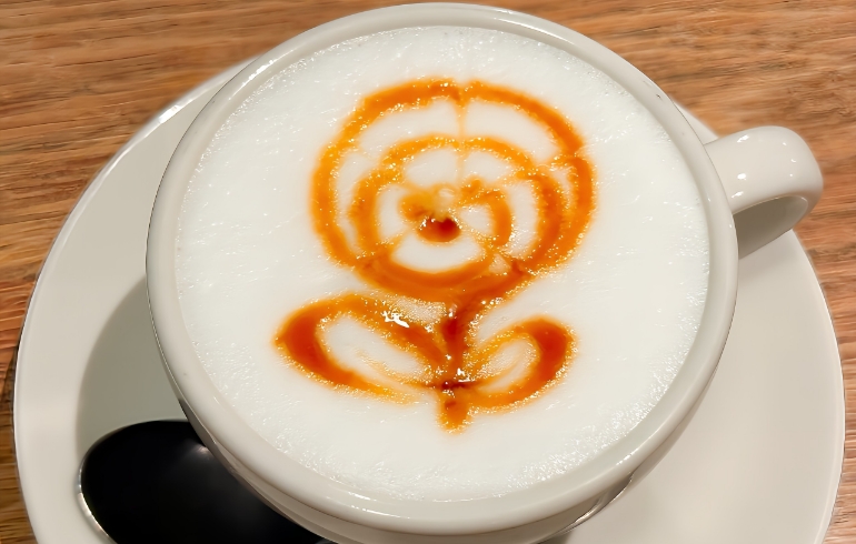 カフェラテ（花の絵）