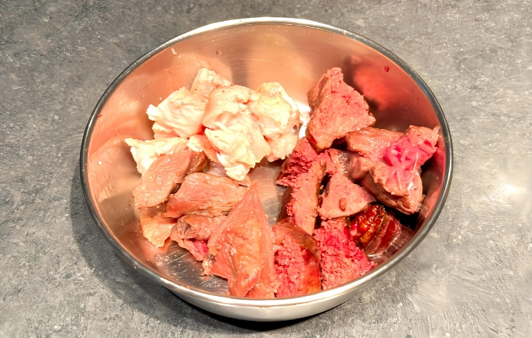 ワンちゃん用焼いたお肉盛り合わせ（切った後）2