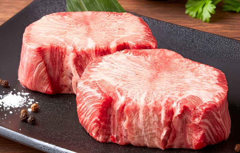 厳選した和牛を贅沢にカットした「厚切りシリーズ」