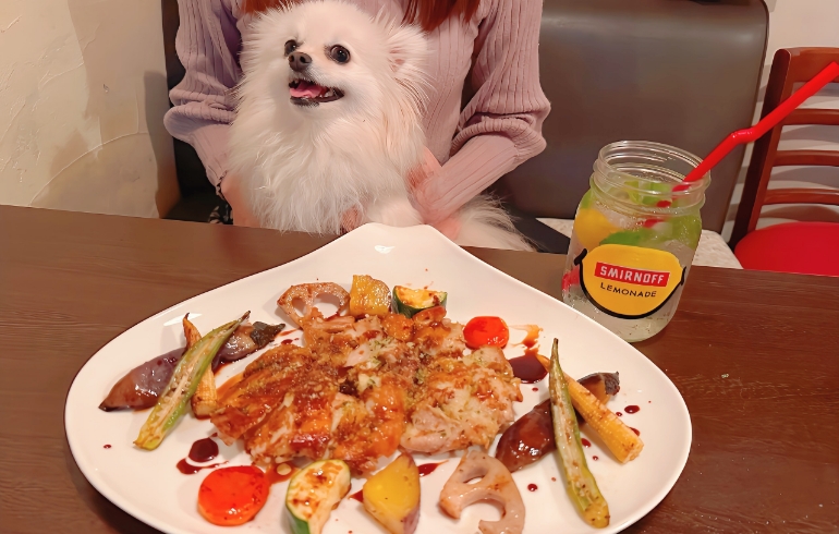 大山鶏の香草パン粉焼き 野菜グリ添えとゆめちゃん