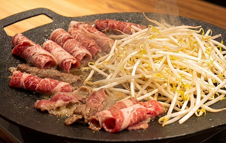 チャドルペギィ（焼き中）とゆめちゃん