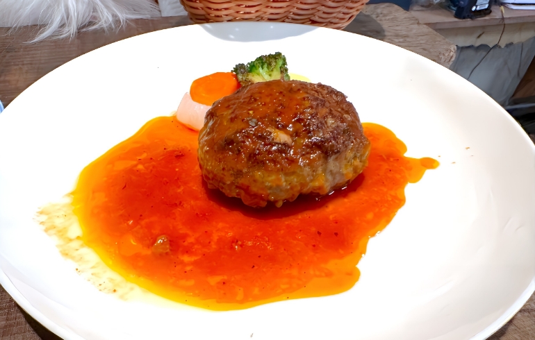 自家製ハンバーグ