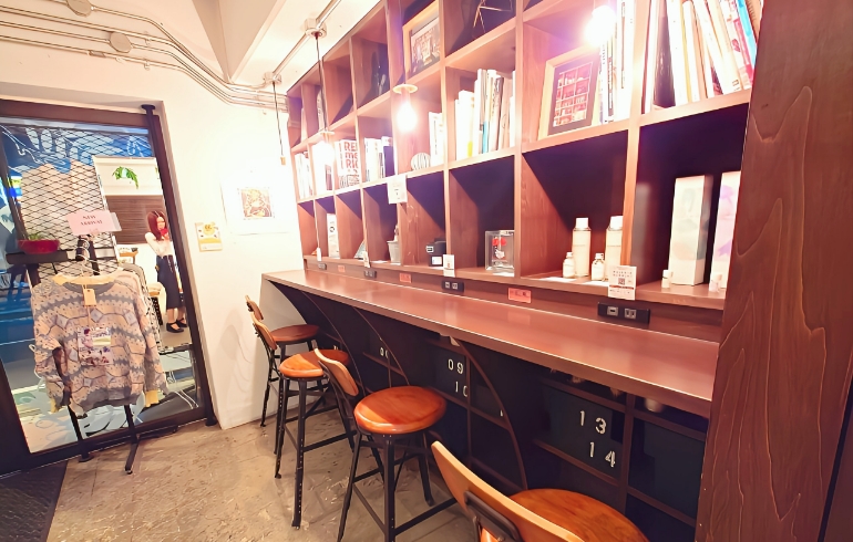 店内4