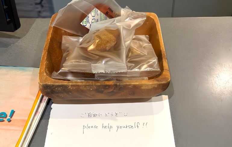 手作りマドレーヌ無料でサービス