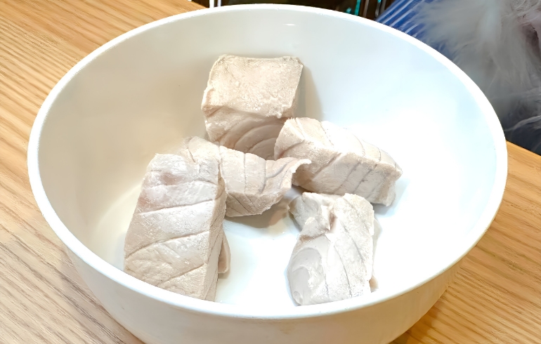 茹でまぐろ