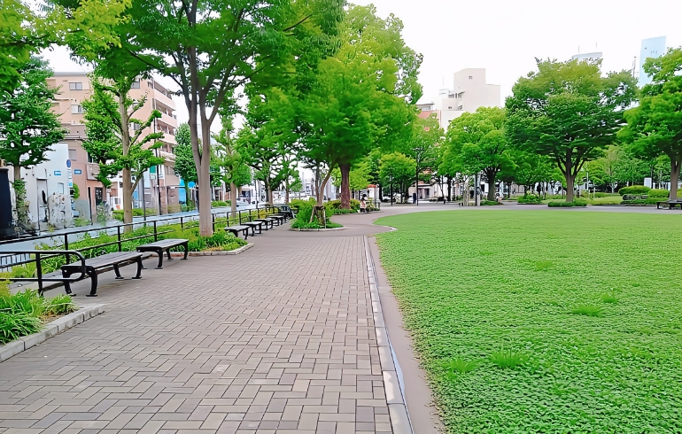 本郷台駅前公園