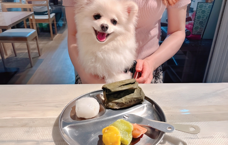 鹿肉の赤身を使った「三色餃子」や「鹿肉饅頭」、本格的に蓮の葉で包んだ「玄米ちまき」、全ての点心を味わえる「わんこ点心セット」とゆめちゃん