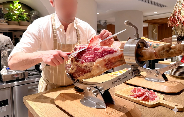 ハモン 食べ比べセット（塊からスライス中）1