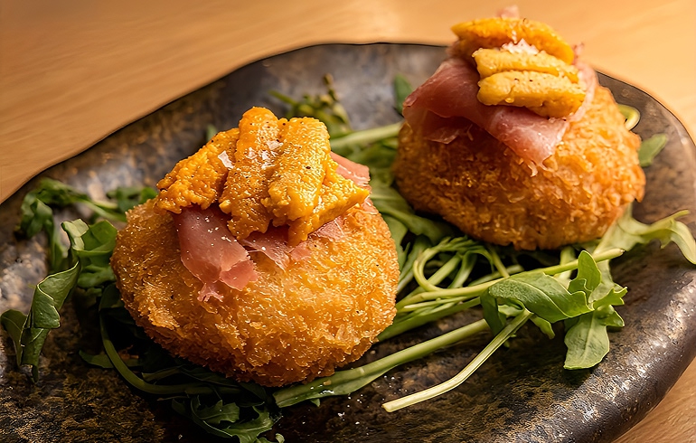 Frutti di Mare 横浜 雲丹クリームコロッケ 生ハム添え