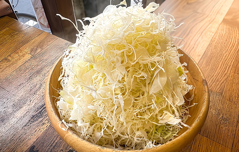 名物山盛りキャベツサラダ