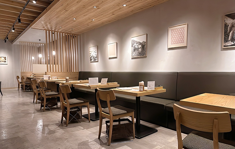 じねんじょ庵 市が尾店 店内