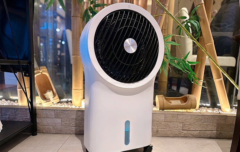 TEJI TOKYO テジトウキョウ テラス席 冷風機完備