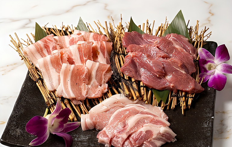TEJI TOKYO テジトウキョウ 芳寿豚盛り合わせ