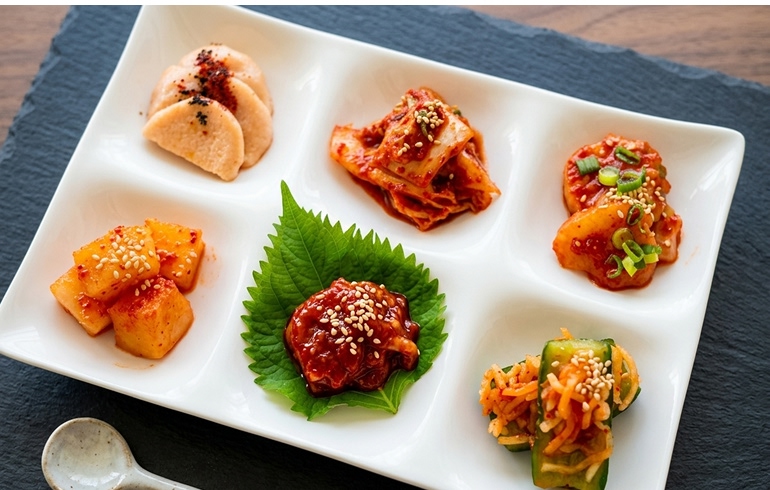 TEJI TOKYO テジトウキョウ キムチの盛り合わせ