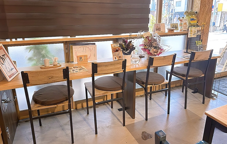 酒肴とんかもん 店内