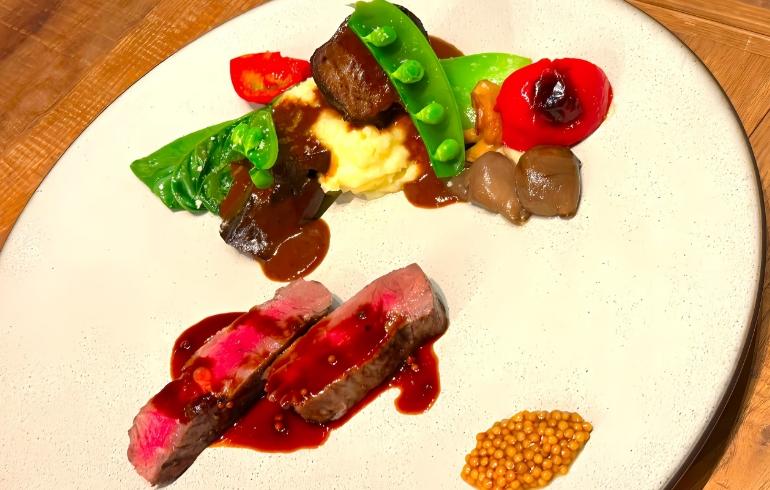 メインディッシュ（肉料理）