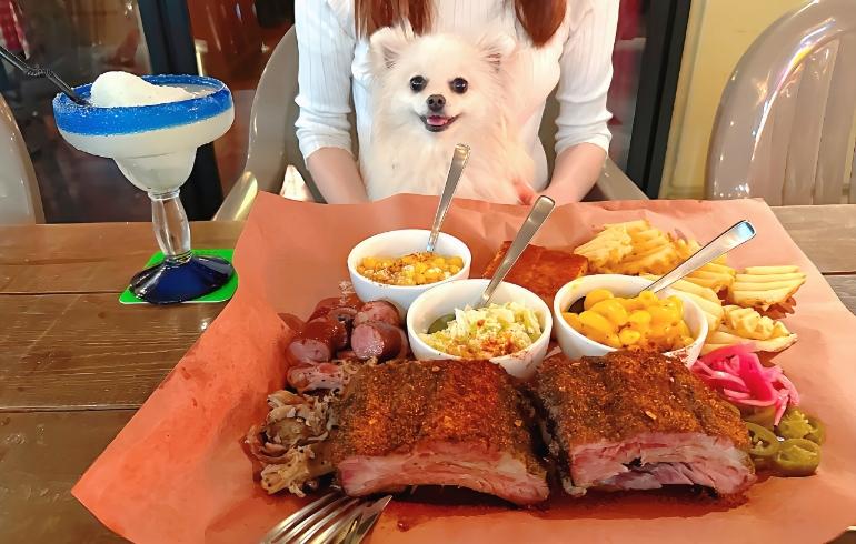 「Byrd's Pizza & Ribs（バーズピッツァアンドリブス）」のメイン画像です。
