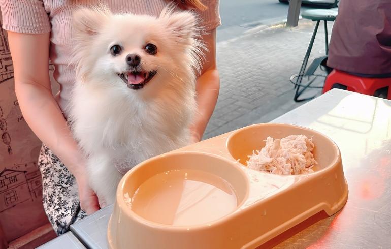 餃子マニア 練馬店の写真（ワンちゃんサービス）4枚目