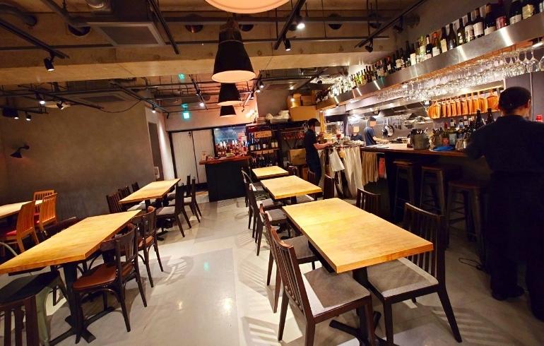 MEAT BAR GIRASOL（ミート バル ヒラソル）の写真（内観）2枚目