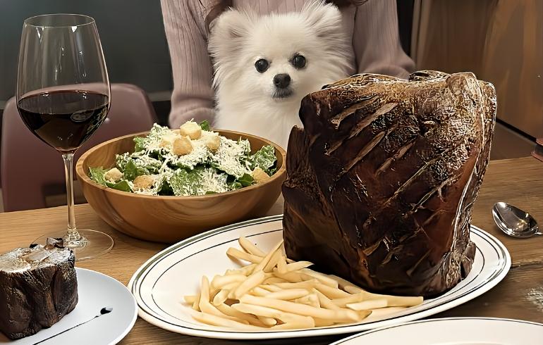 「STEAK&HAMBURGER THUNDER（ステーキ&ハンバーガー サンダー）」のメイン画像です。
